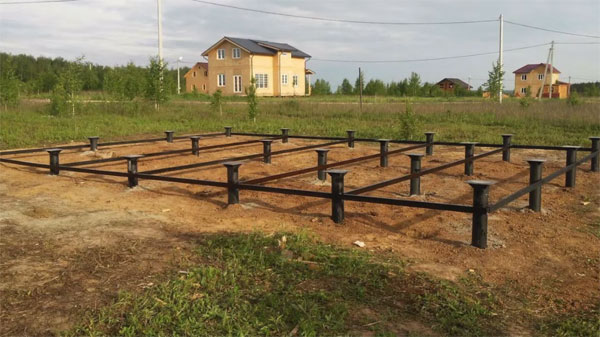 установленные винтовые сваи